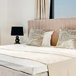 Apartament Sanders Crystal 1 *