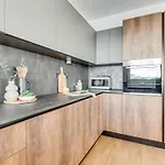 Sanders Crystal 1 Limassol