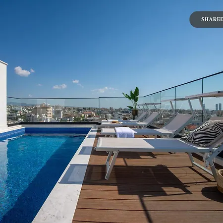 Sanders Crystal 1 Apartment *