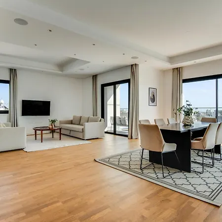 Sanders Crystal 1 Apartment