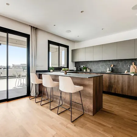 Sanders Crystal 1 Limassol