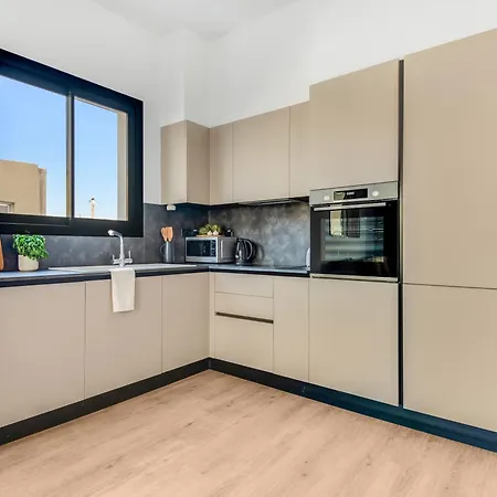 Sanders Crystal 1 Limassol