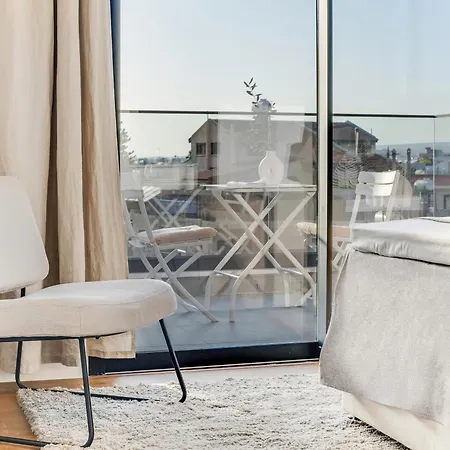 Sanders Crystal 1 Apartment *