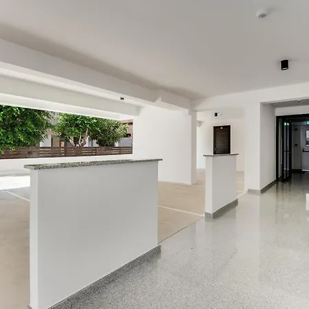 Sanders Crystal 1 Limassol