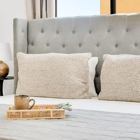 Sanders Crystal 1 Apartment *