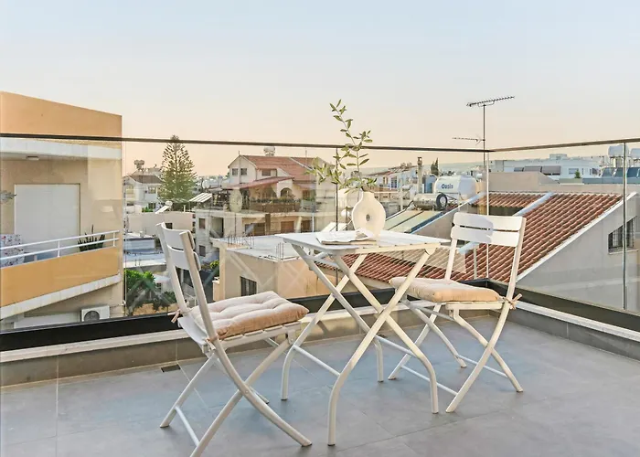 Daire Sanders Crystal 1 *