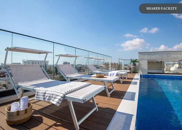 Daire Sanders Crystal 1 Limasol