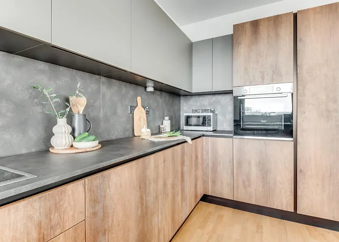 Sanders Crystal 1 Lemesos