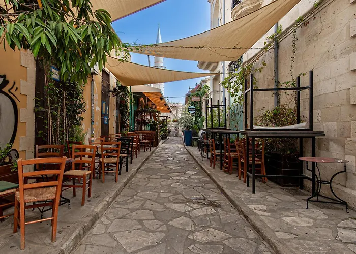 Daire Sanders Crystal 1 *